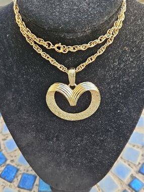 Vintage Sarah Coventry Goldtone Matte Heart Necklace